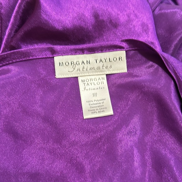 Morgan Taylor Intimates Robe and Slip Nightgown - Picture 4 of 8
